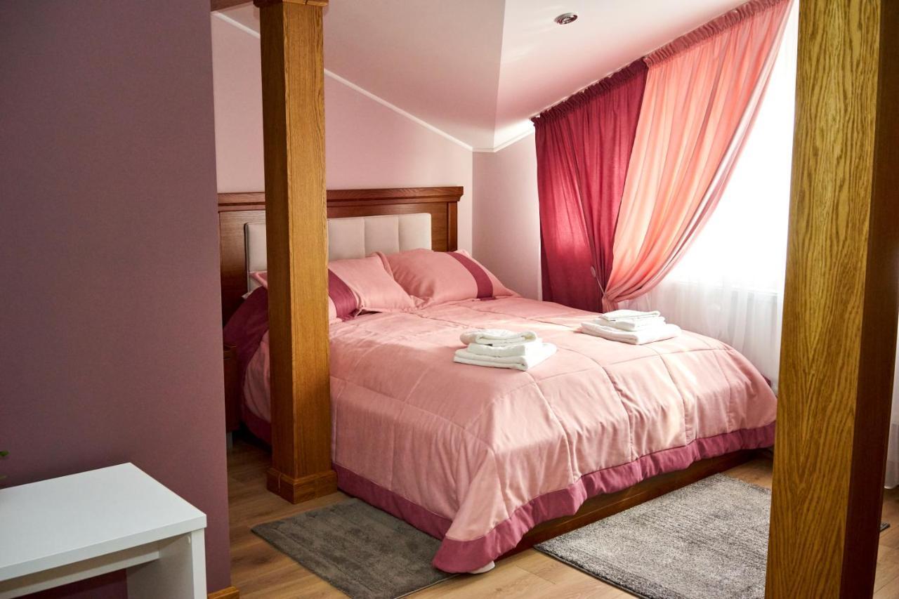 Східний Hotel Berezhany Eksteriør billede